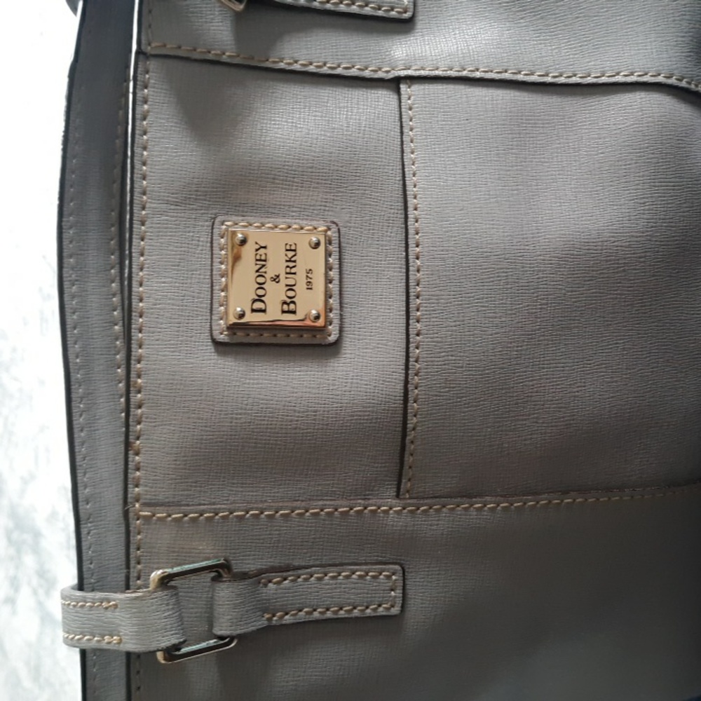 Dooney &Bourke with dust bag - Picture 2 of 4